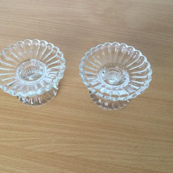 A pair of clear glass candlestick holders small scalloped edge - Picture 2 of 5